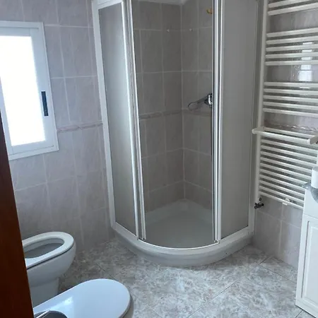 בית נופש Agradable Adosado 3 Plantas *