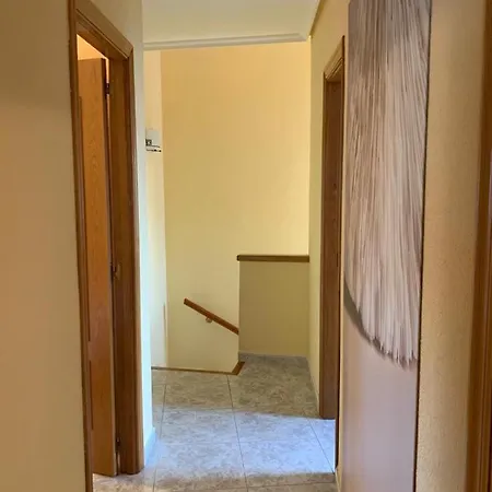Agradable Adosado 3 Plantas בית נופש